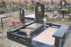 Costul monumentului de pe mormânt - de la RUB (preț) Costul monumentului de pe mormânt - de la RUR