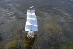 Construcția de modele de nave cu vele din sticle de plastic