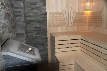 Construcție de case din busteni la cheie