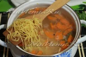 Supa cu tăiței de casă și reteta de pui pas pentru cele mai delicioase (pui) Supa cu tăiței de casă și reteta de pui pas pentru cel mai delicios