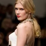 coafura nunta cu parul ei natural frumos, la modă (păr) coafura nunta cu parul ei natural frumos, la modă