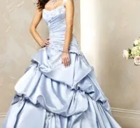 Nunta rochie de culoare strălucitoare alternativă la imaginea albă a miresei!