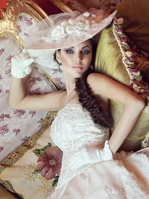 pălării de nuntă și fotografii de rochii de mireasa cu bonete de modele elegante (foto) pălării de nuntă și fotografii de rochii de mireasa cu bonete de modele elegante