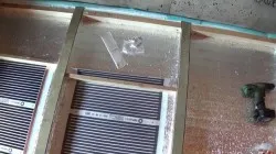 podele încălzite în apa de baie, precum și modul de a face încălzirea electrică prin pardoseală în baie cu mâinile, video (cald) podele încălzite în apa de baie, precum și modul de a face încălzirea electrică prin podea în baie cu video sale mâini