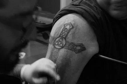 Tatuaj valoare închisoare transversală în limba de tatuaje penale (închisoare) Tatuaj valoare închisoare transversală în limba de tatuaje penale