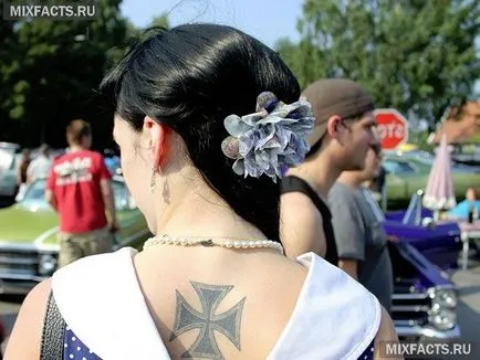 sensul tatuaj Cross și schițe