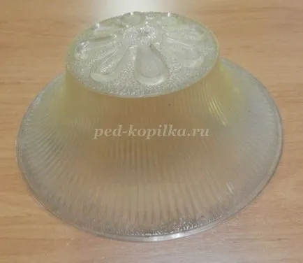 Recuzita „samovar“ cu mâinile lor (lor) Recuzita „samovar“ cu propriile sale mâini