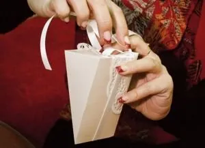 Tort din carton cu propriile lor mâini în ceea ce privește dimensiunea șablonului, o clasă de master cu fotografii și tutoriale video (tort) Tort din carton cu propriile lor mâini în ceea ce privește dimensiunea șablonului, o clasă de master cu fotografii și lecții video,