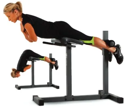 Consolidarea spate cu exercitarea hiperextensie, sala de gimnastica de bronz