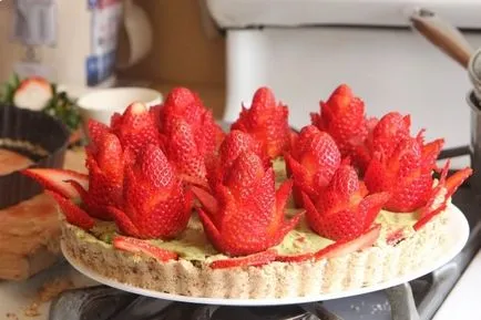 decorare tort de căpșuni 