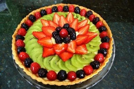 decorare tort de căpșuni 