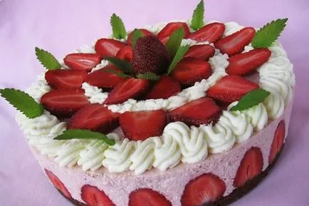 decorare tort de căpșuni 
