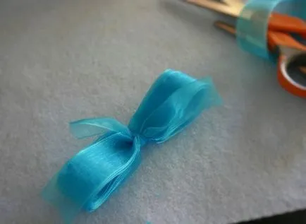 Cadou Ornament cu mâinile - arcuri, flori, panglici (în imagini) Cadou Ornament cu mâini - arcuri, flori, panglici