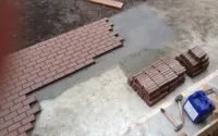 Instalarea borduri de trotuar cu mâinile (mâini) Instalarea borduri pentru trotuar cu mâinile