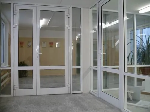 Set usi din aluminiu cald, cu mâinile lor, ghid ușa