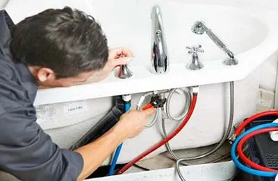 Instalarea de instalații sanitare în instalație, baie cu propriile lor mâini, precum și costul lucrărilor de