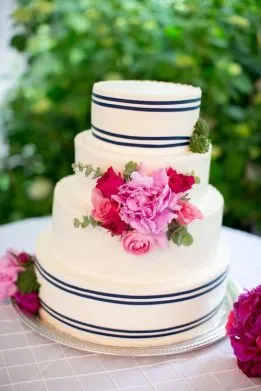 Tendința de flori decor tort de nunta