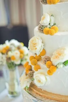 Tendința de flori decor tort de nunta