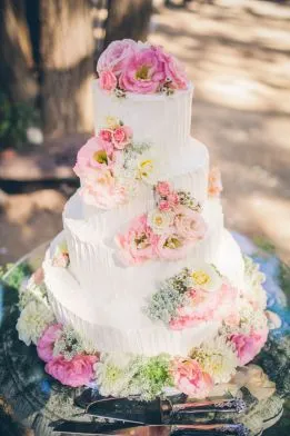 Tendința de flori decor tort de nunta