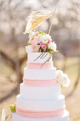 Tendința de flori decor tort de nunta