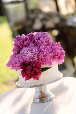 Tendința de flori decor tort de nunta