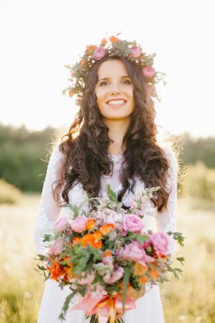 Tendința de flori în păr miresei
