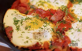 Omletă cu cârnați și roșii - pas cu pas reteta foto (vase) Omletă cu cârnați și roșii - un pas cu pas reteta fotografii