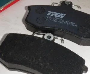 Înlocuirea plăcuțelor de frână față în Lada Kalina, pornirea motorului