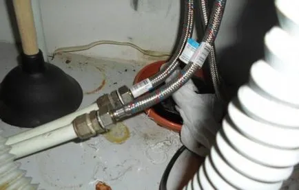 Înlocuirea conductelor în baie 9 repere (fire inch „mama-tata“) Înlocuirea conductelor în baie 9 repere