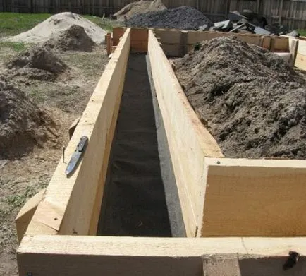 Turnarea betonului în forma cu propriile sale mâini, construirea portal (umple cofraje din beton) Turnarea betonului în forma cu propriile sale mâini, portal de construcție