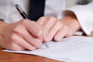 Completarea sub forma unui contract de muncă cu un angajat