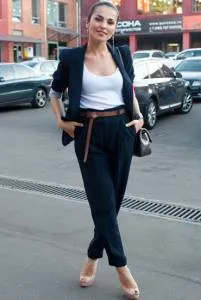 Pentru femei pantaloni banane pentru a alege modelul elegant (pantaloni banane moderate) Pentru femei pantaloni banane alege modelul elegant