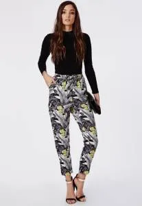 Pentru femei pantaloni banane pentru a alege modelul elegant (model) Pentru femei pantaloni banane alege modelul elegant