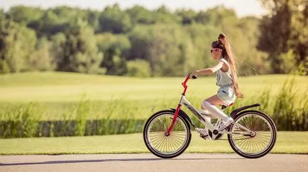 Cum să învețe copilul la o plimbare cu bicicleta Cum să învețe copilul la o plimbare cu bicicleta