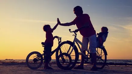 Cum să învețe copilul la o plimbare cu bicicleta Cum să învețe copilul la o plimbare cu bicicleta