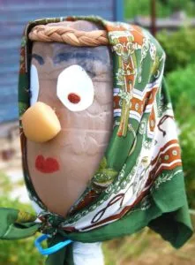 Cum sa faci o sperietoare de ciori Cum sa faci o sperietoare de ciori