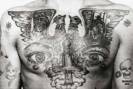 Tatuate pe piciorul lui, care este Tatuate pe piciorul lui, care este