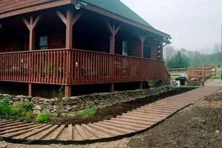 calea de grădină taie un copac