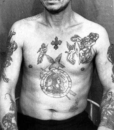 Tatuate pe piciorul lui, care este Tatuate pe piciorul lui, care este