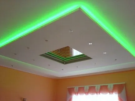 Spotlights pe plafon suspendat Spotlights pe plafon suspendat