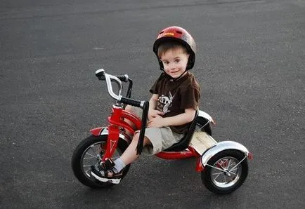 Cum să învețe copilul la o plimbare cu bicicleta