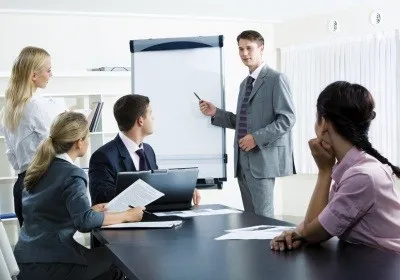 Pentru că încurajează angajat