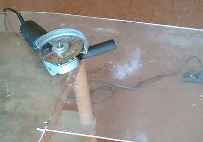 Cum se taie plexiglass