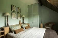 Proiectați un dormitor în casa lui