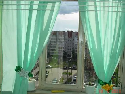 Jaluzele pentru balcoane cu mâinile lor