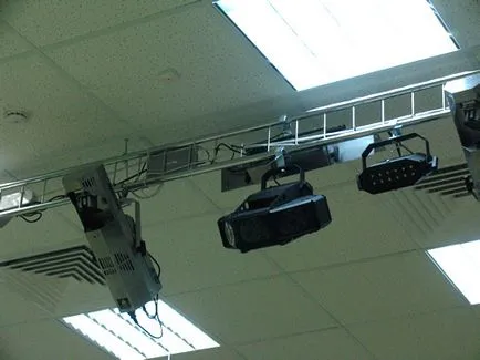 Ca o lampă într-un club