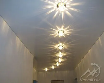Spotlights pe plafon suspendat