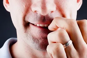 5 consecințe puțin cunoscute de rosul unghiilor