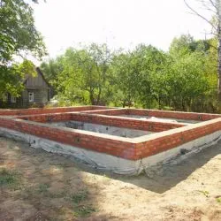 Baie argumente pro și contra cărămidă de construcție a propriilor lor mâini, și proiecte foto