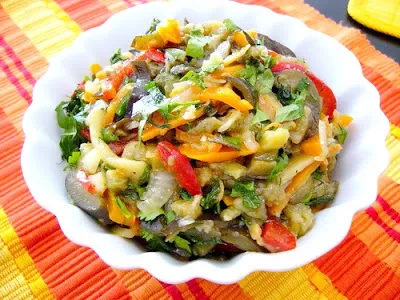 blog sfaturi salata calda cu vinete 3 retete delicioase